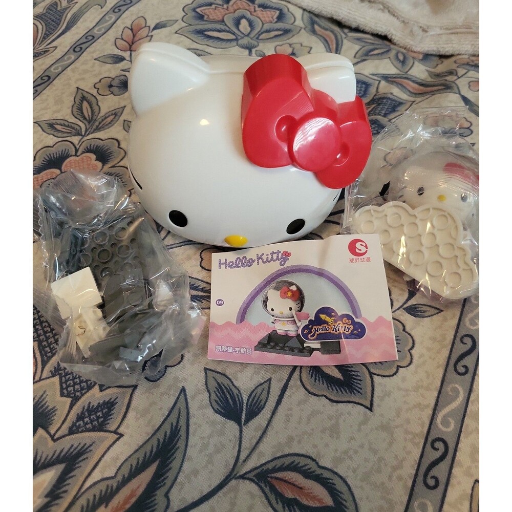 Hello Kitty Surprise Toy Set (building blocks)